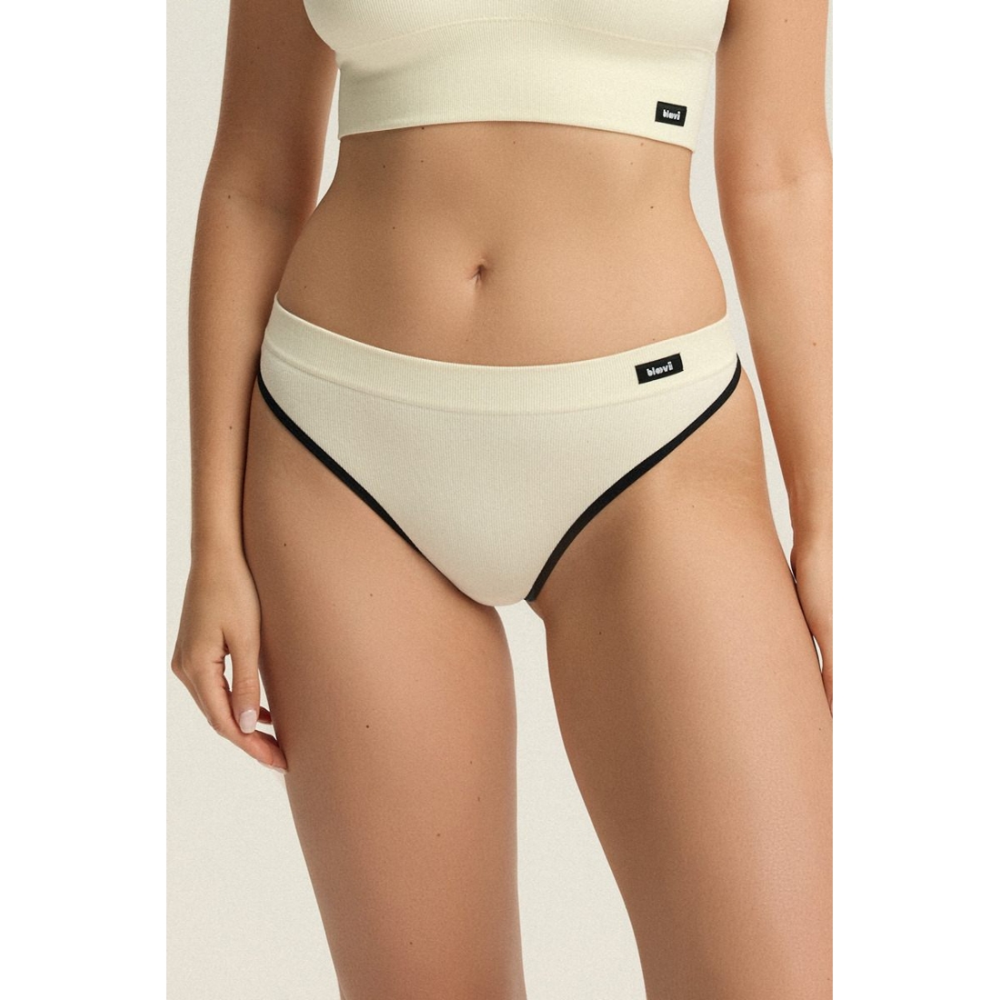 43827 ARLAN/01X Трусы стринги